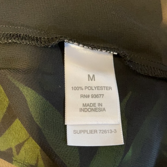 Bisou Bisou blouse tank green/black size medium - Picture 11 of 11